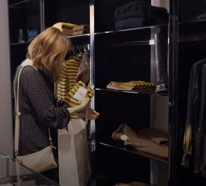 Customer adding items into a MagiQeye Smart Bag